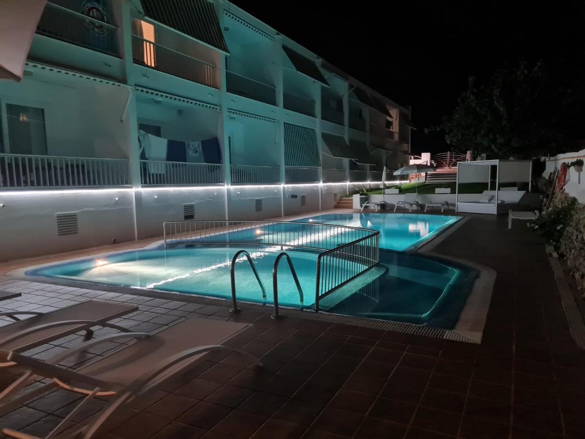 פורנלס Hostal S'Algaret מראה חיצוני תמונה
