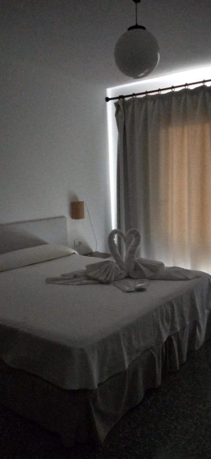פורנלס Hostal S'Algaret מראה חיצוני תמונה