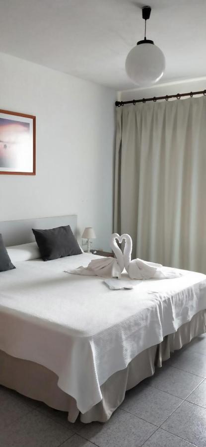 פורנלס Hostal S'Algaret מראה חיצוני תמונה